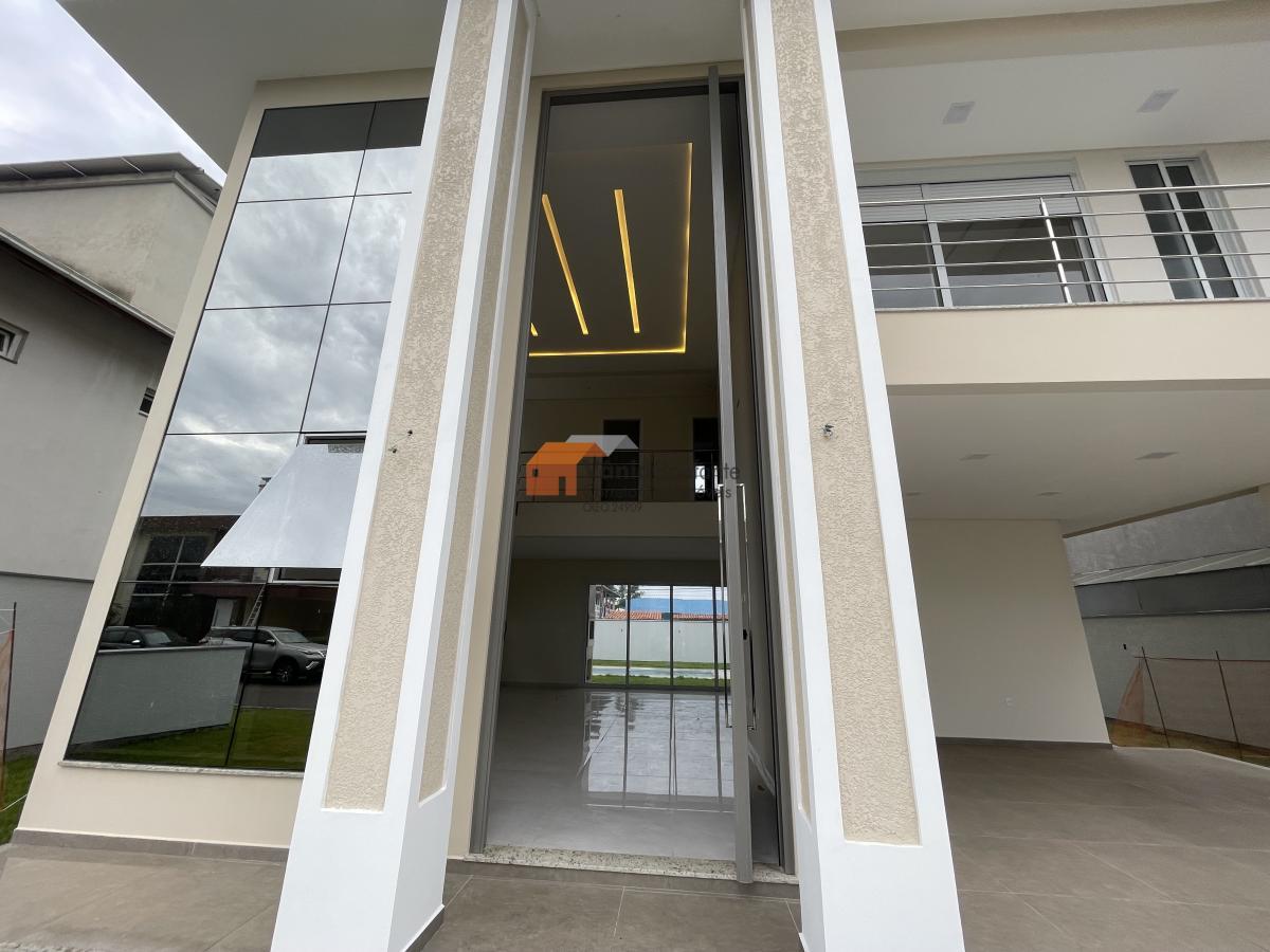 Casa à venda com 4 quartos, 200m² - Foto 1