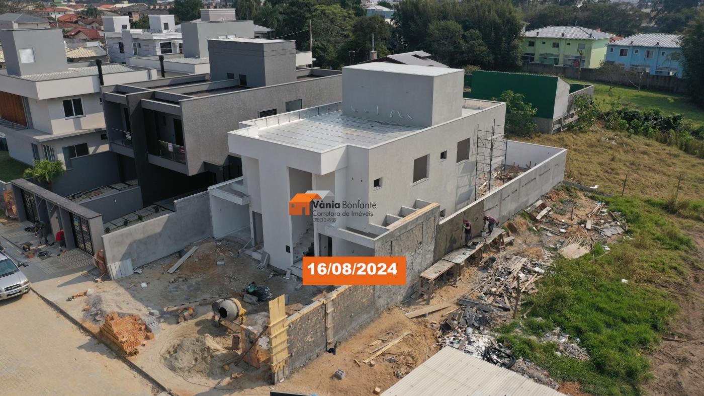 Casa à venda com 3 quartos, 189m² - Foto 1