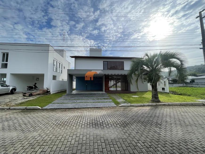 Casa à venda com 4 quartos, 450m² - Foto 2