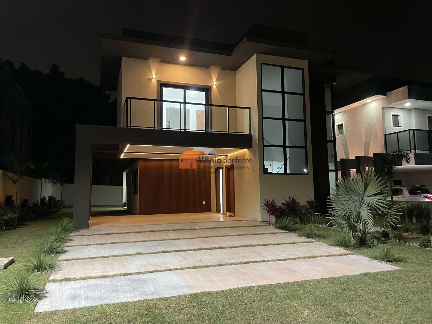 Casa à venda com 4 quartos, 270m² - Foto 1